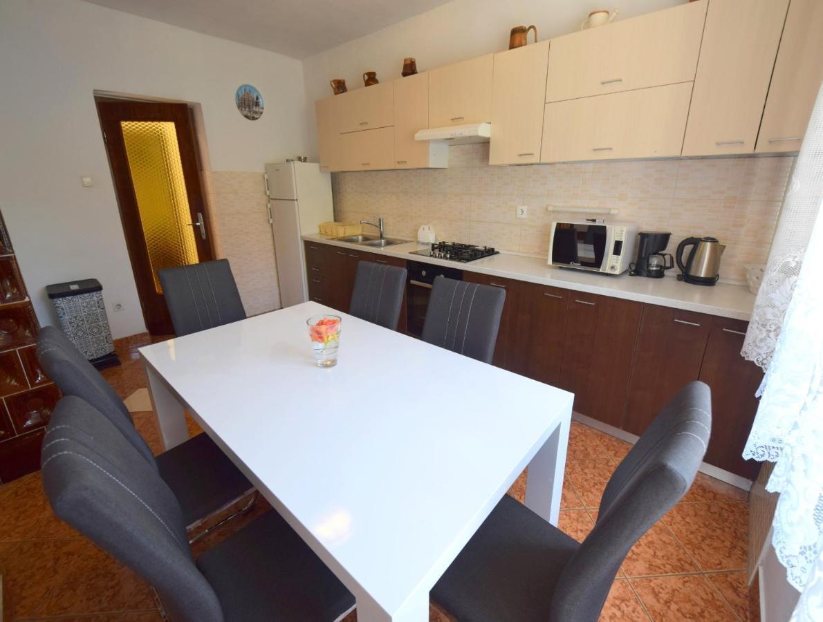 Apartments Blazevic Omišalj المظهر الخارجي الصورة